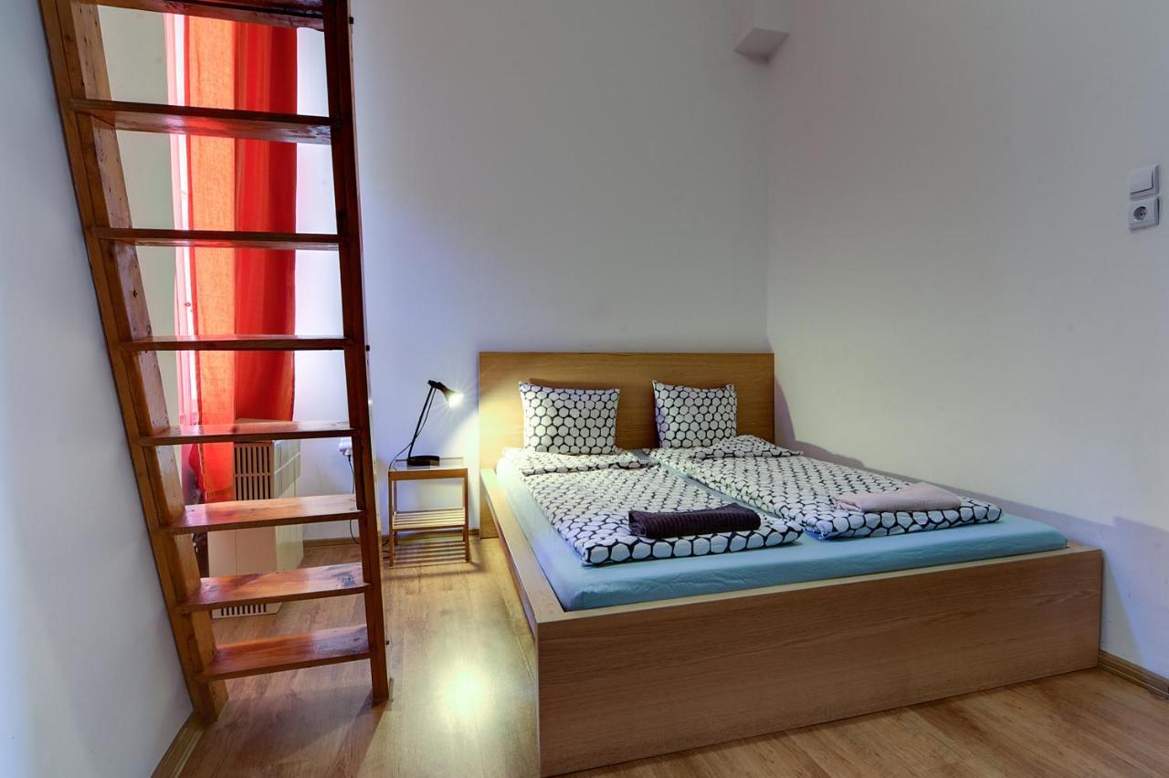 Pal'S Hostel And Apartments Budapest Exterior foto